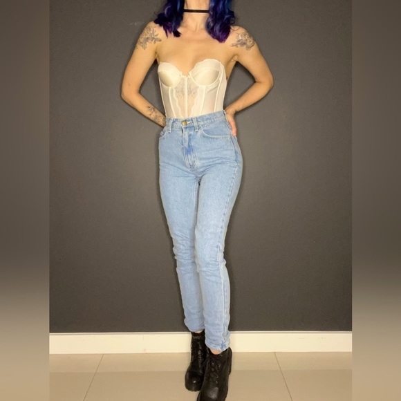 Vintage American Apparel High Waisted Light Wash Denim Mom Jeans - Picture 5 of 8